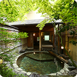 四 青石の露天風呂「山の辺の湯」 貸切風呂