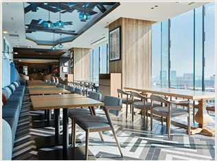 The Living Room with SKY BAR